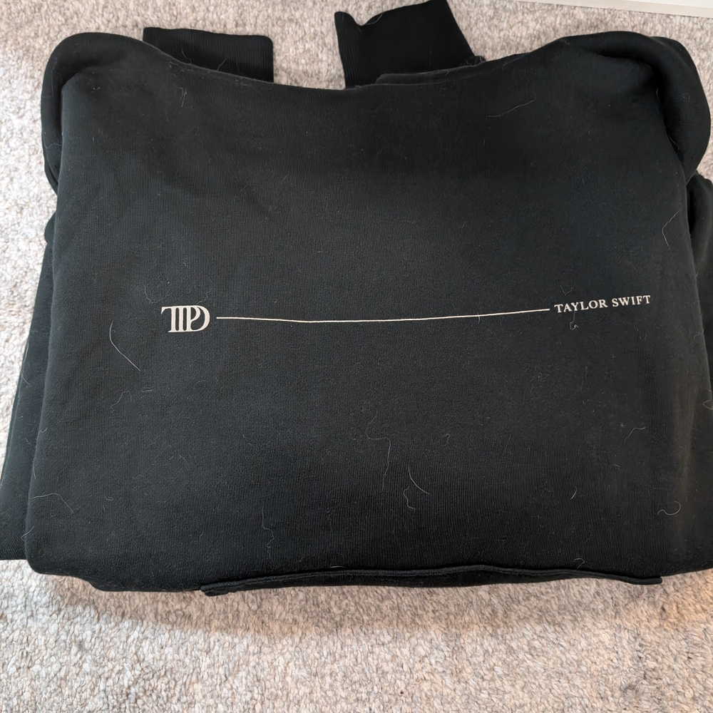 Taylor Swift Black Sweatshirt